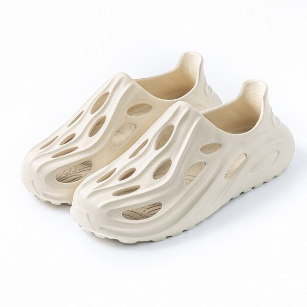 Cave shoes for boys to wear outdoors in summer anti slip and anti odor beach toe slippers men's coconut shoes