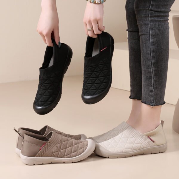 Spring Casual Slip-On Beijing Cloth Shoes Lightweight Flat Shoes Soft Sole Comfortable Versatile Mom Shoes